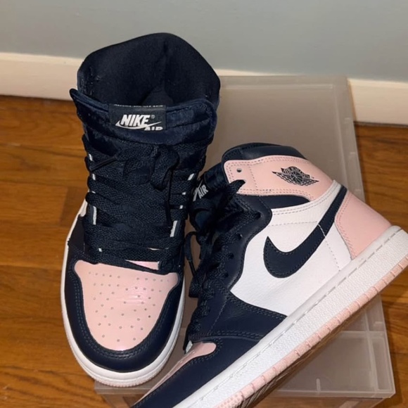 Bubble gum Jordan 1 women’s - Picture 2 of 3